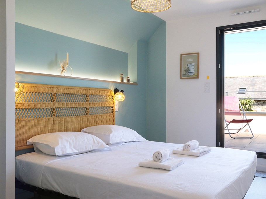 Chambre lit double 160*200 accès balcon vue mer