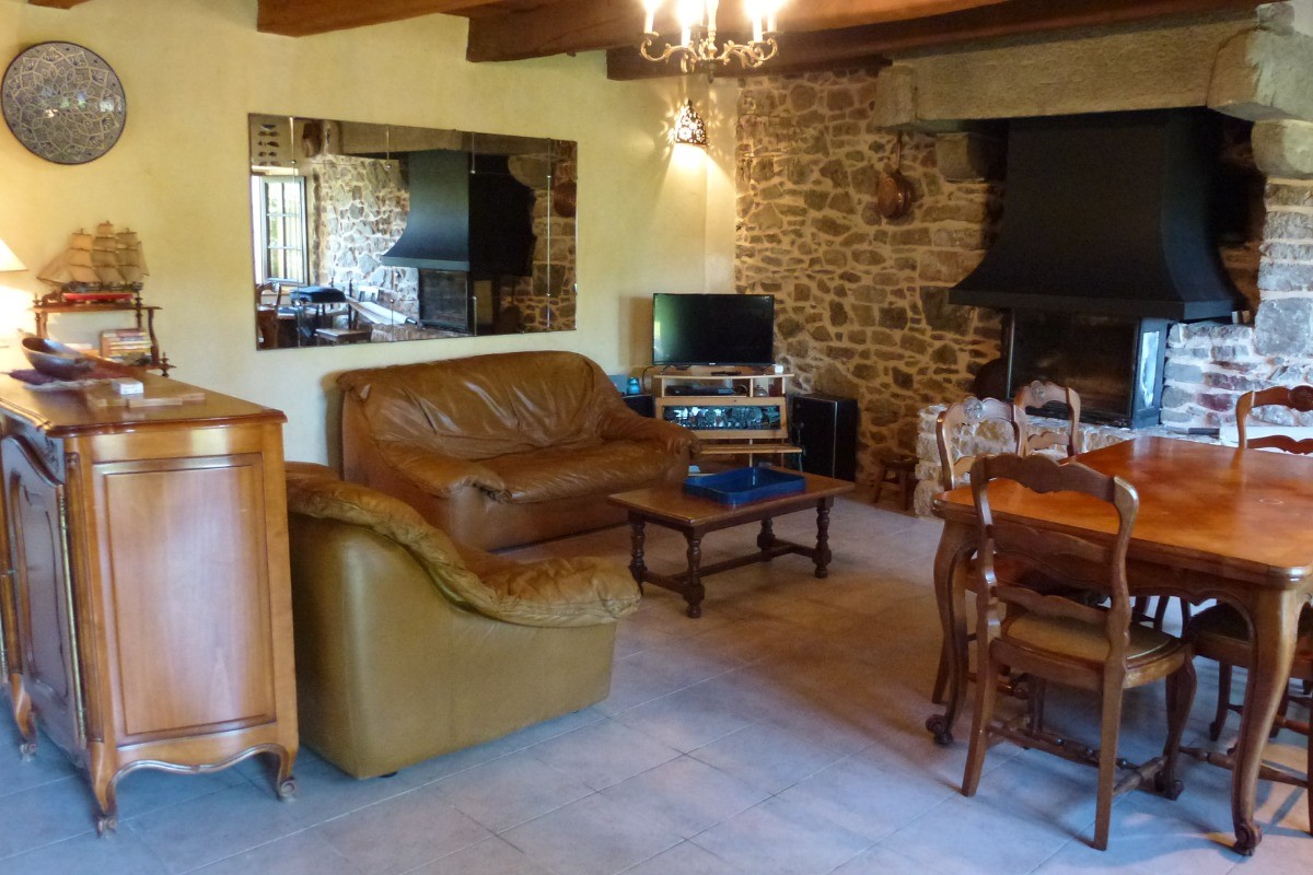 COTE SALON AVEC FOYER FERME, TV ET WIFI