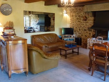 COTE SALON AVEC FOYER FERME, TV ET WIFI