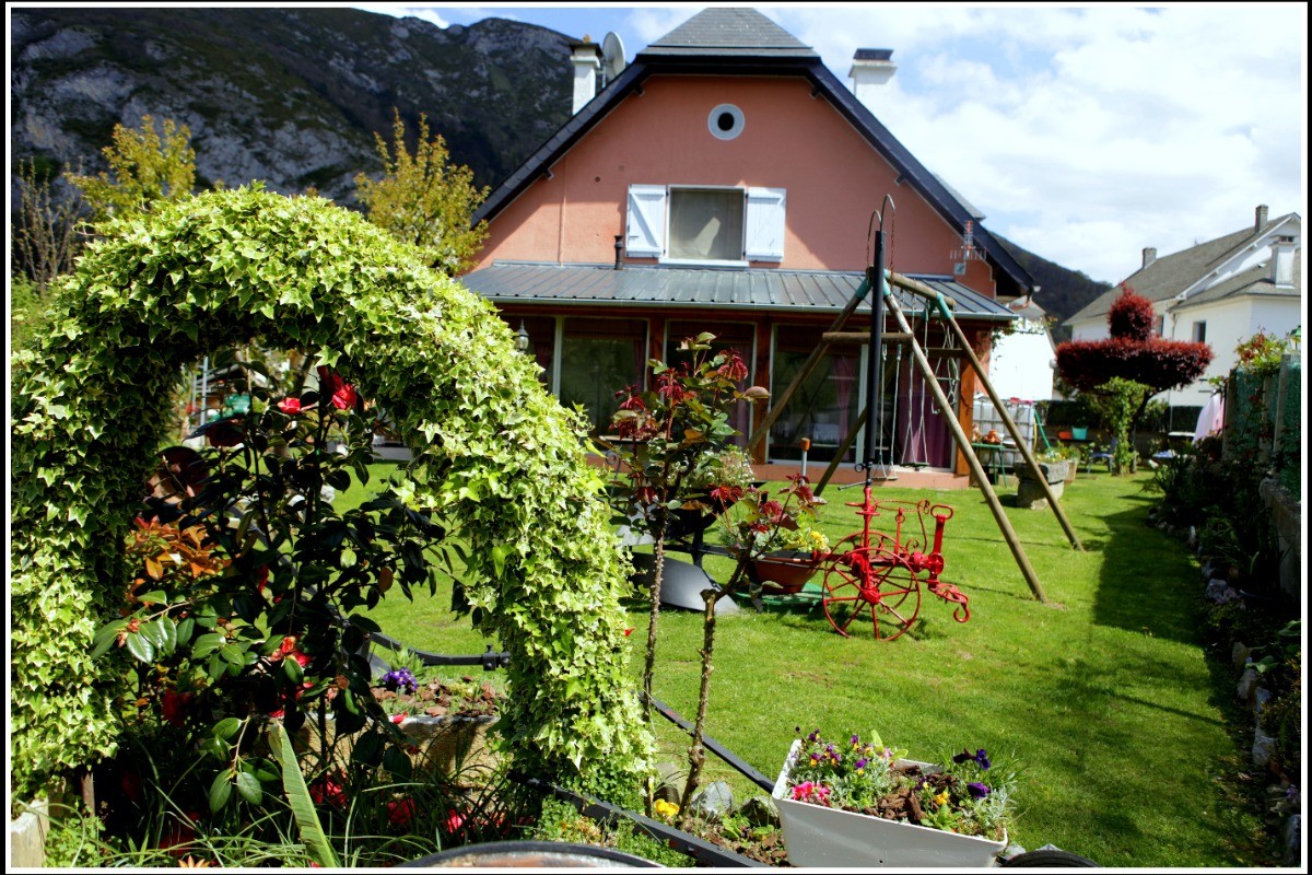 Vue du jardin sur le gîte