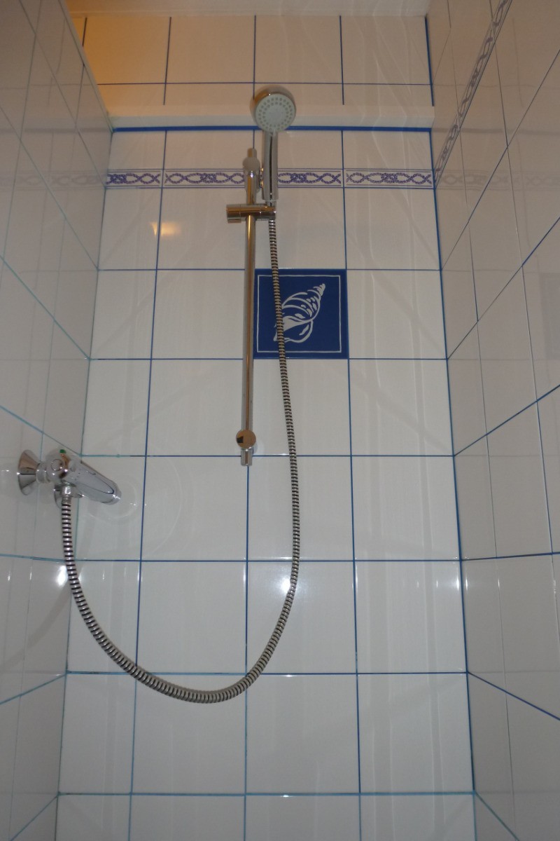 Salle d'eau avec douche à l'italienne