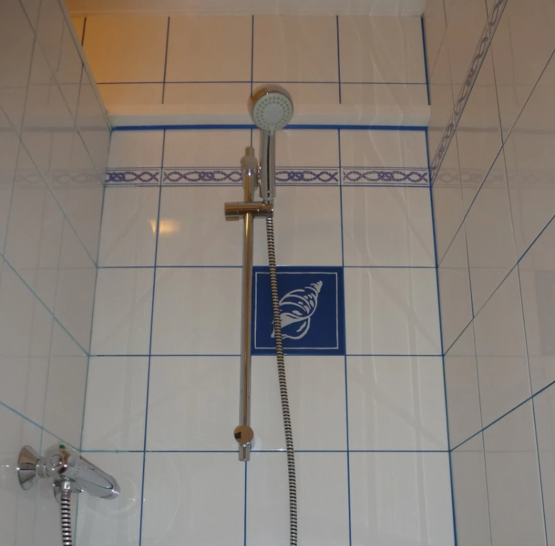 Salle d'eau avec douche à l'italienne