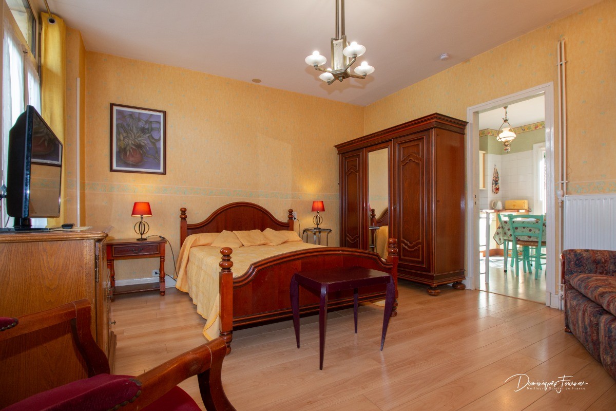 Chambre spacieuse en RDC avec lit double en 140