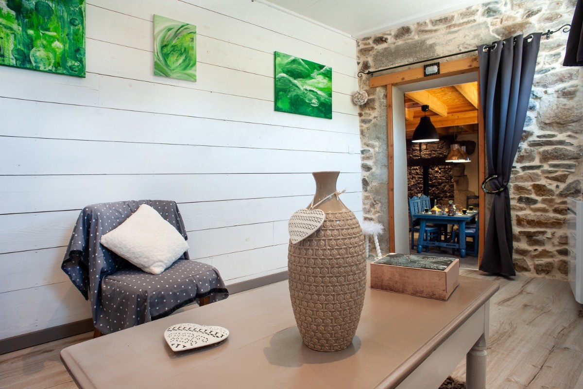 Charmante maison en pierre, 2 à 4 personnes, Clévacances,  Espace salon