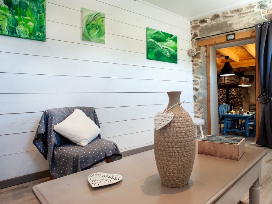 Charmante maison en pierre, 2 à 4 personnes, Clévacances, Espace salon
