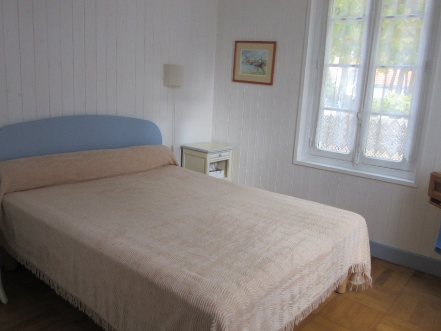 Chambre avec un lit de 140