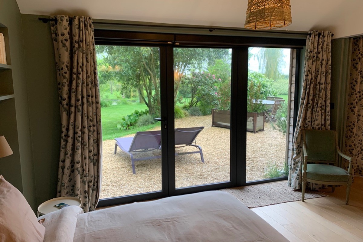 chambre rez de jardin avec terrasse. Suite Angélique