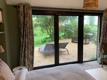 chambre rez de jardin avec terrasse. Suite Angélique