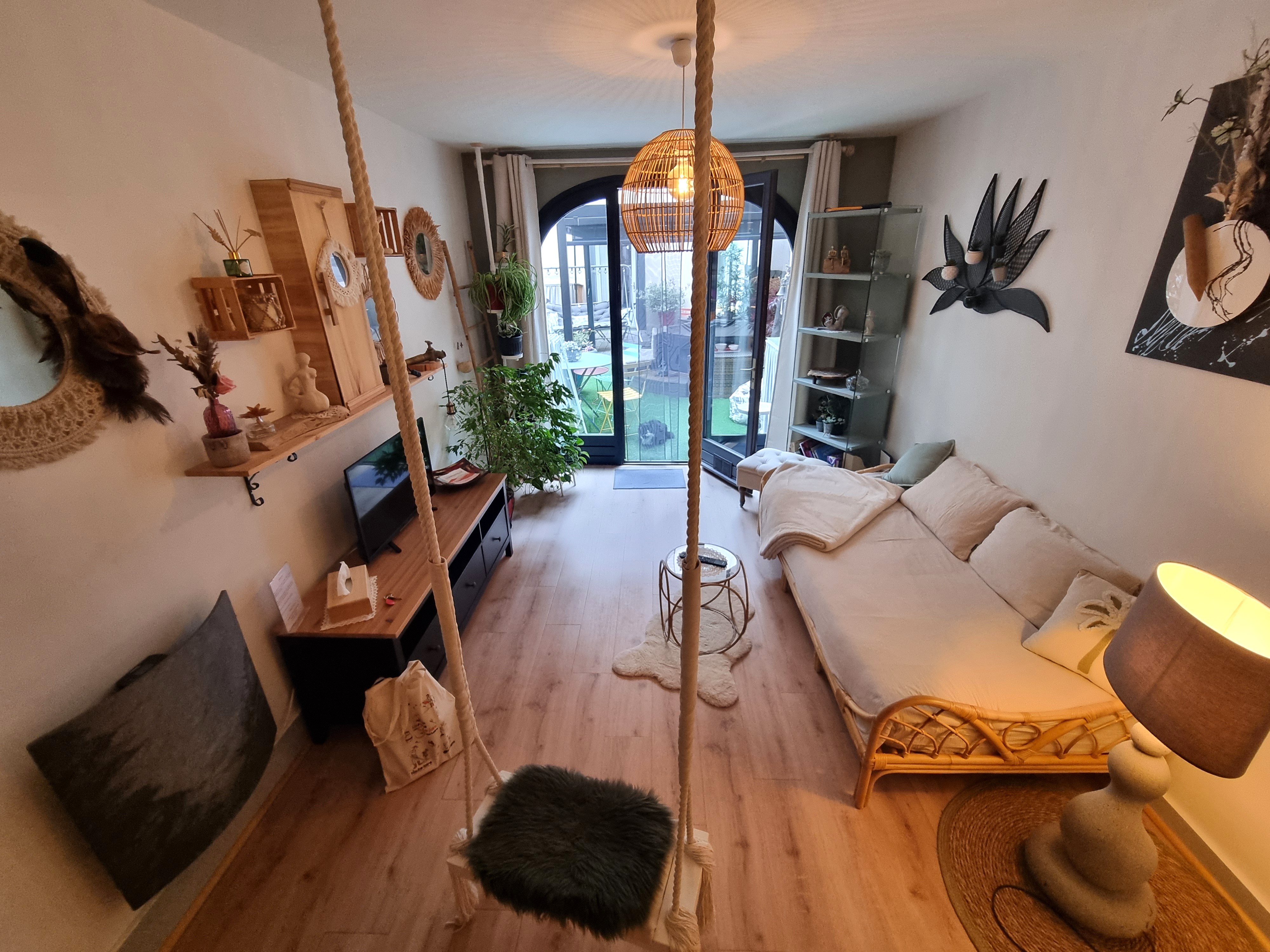 Logis Mont Anis : Pièce de vie (séjour avec kitchenette).