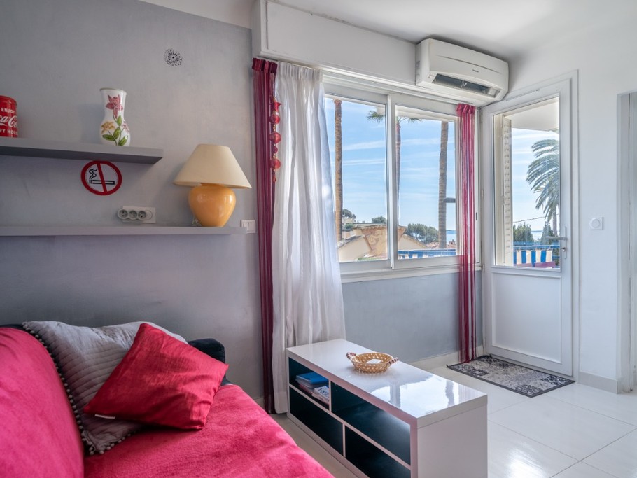 Cannes les Pins - Salon climatisée avec vue (canapé convertible)