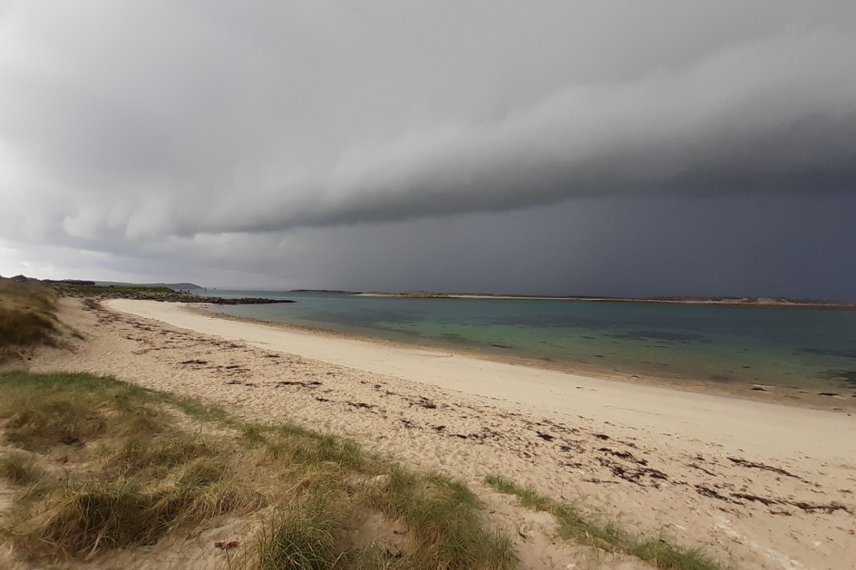 Plage des dunes, ciel d'orage