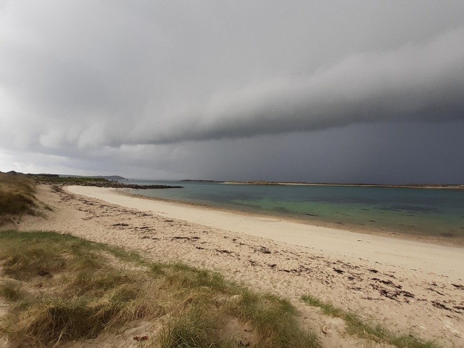 Plage des dunes, ciel d'orage