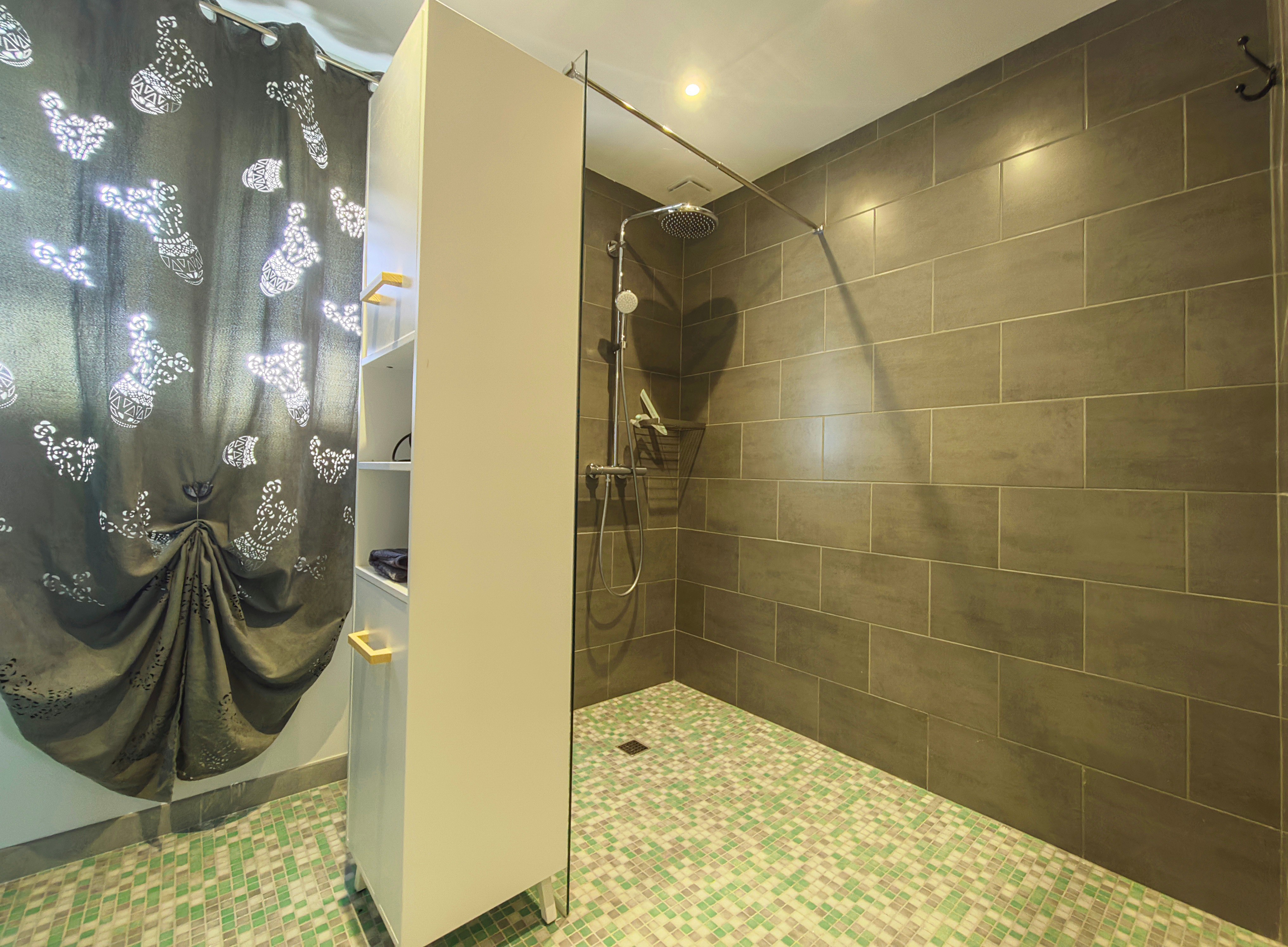 Grande douche italienne - Suite Estivale