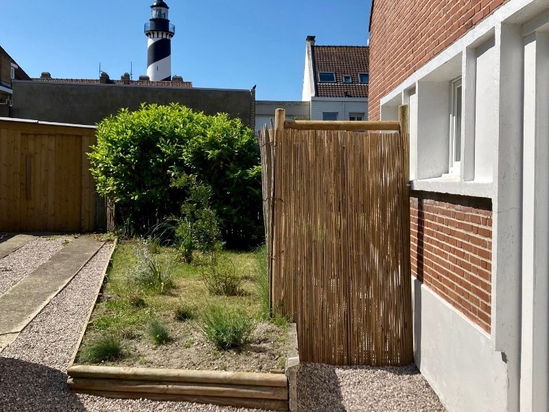 Entrée de la maison avec place parking