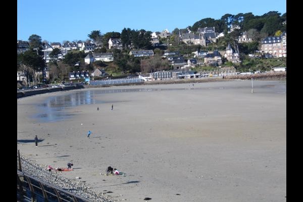 Plage de Trestraou à 1,2km