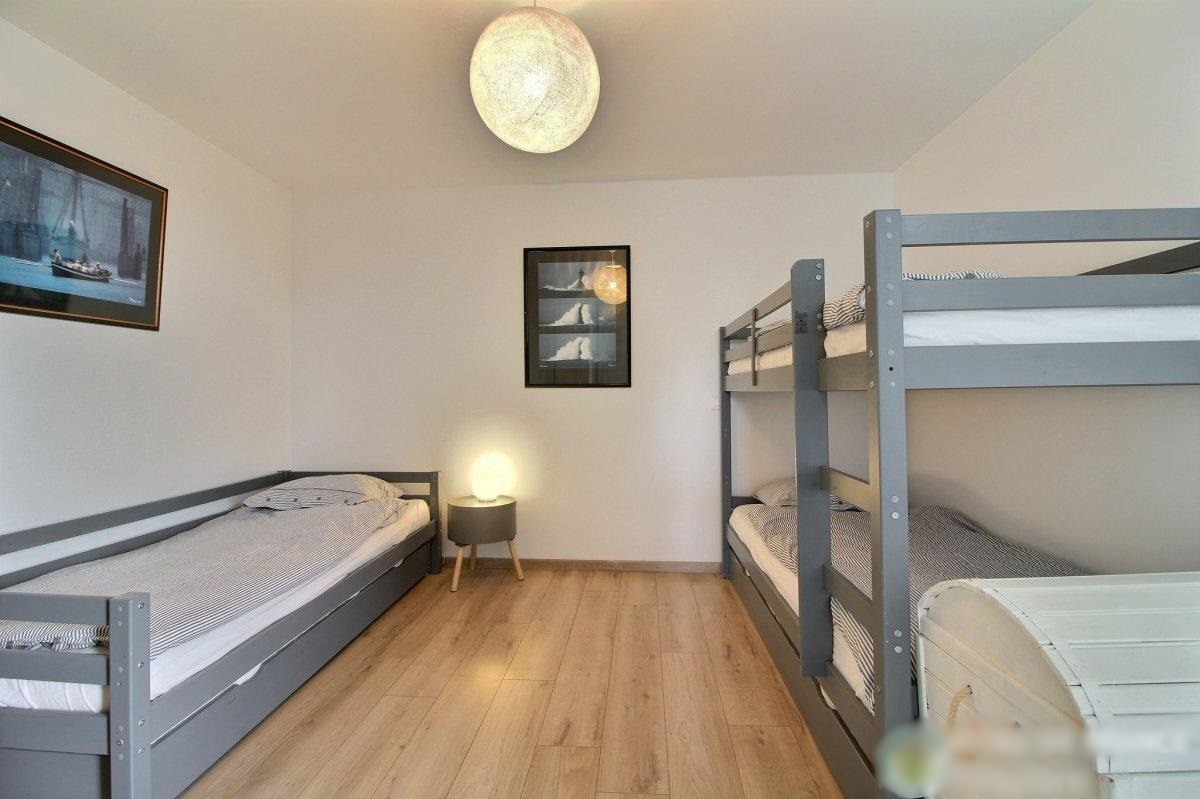 Etage 1 - Chambre 1 avec 1 lit 90 + 2 lits superposés