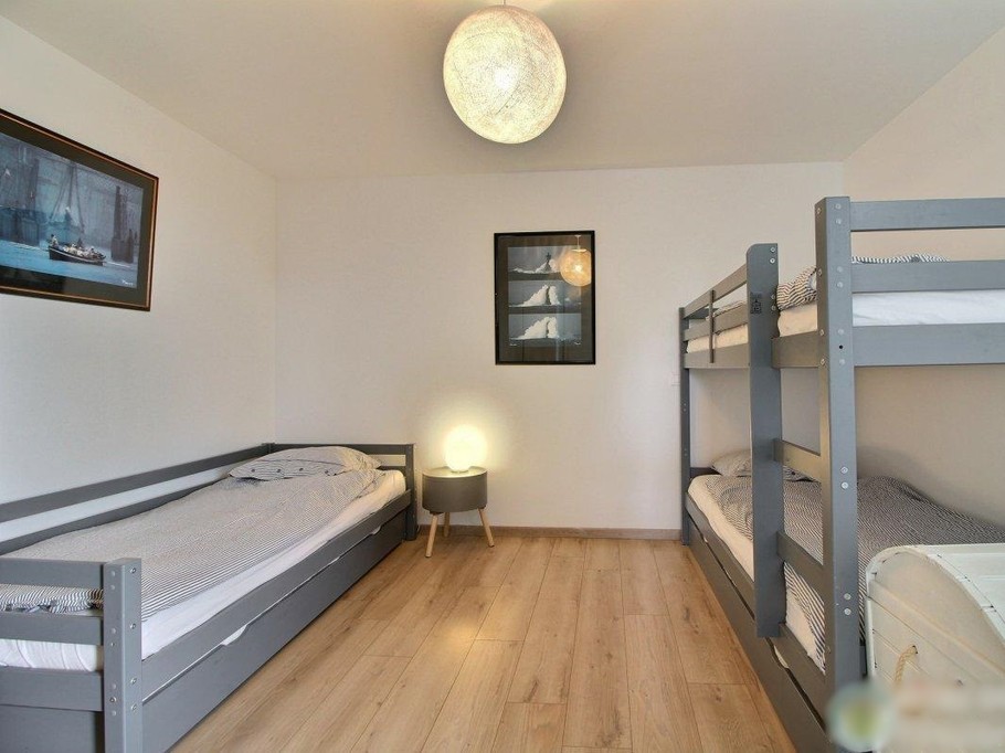 Etage 1 - Chambre 1 avec 1 lit 90 + 2 lits superposés