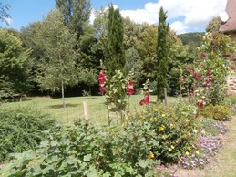 côté prairie gîte de Trézagou  St Céré LOT 46400
