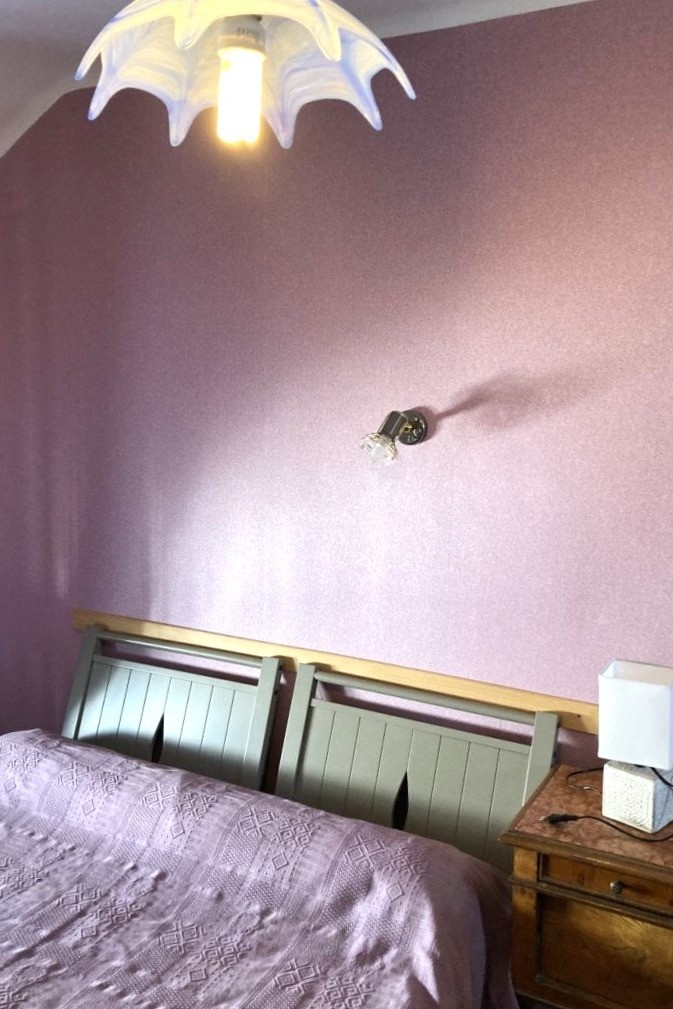 Chambre Violette à l'étage pour 2 personnes (1 lit 140 x 190 cm)