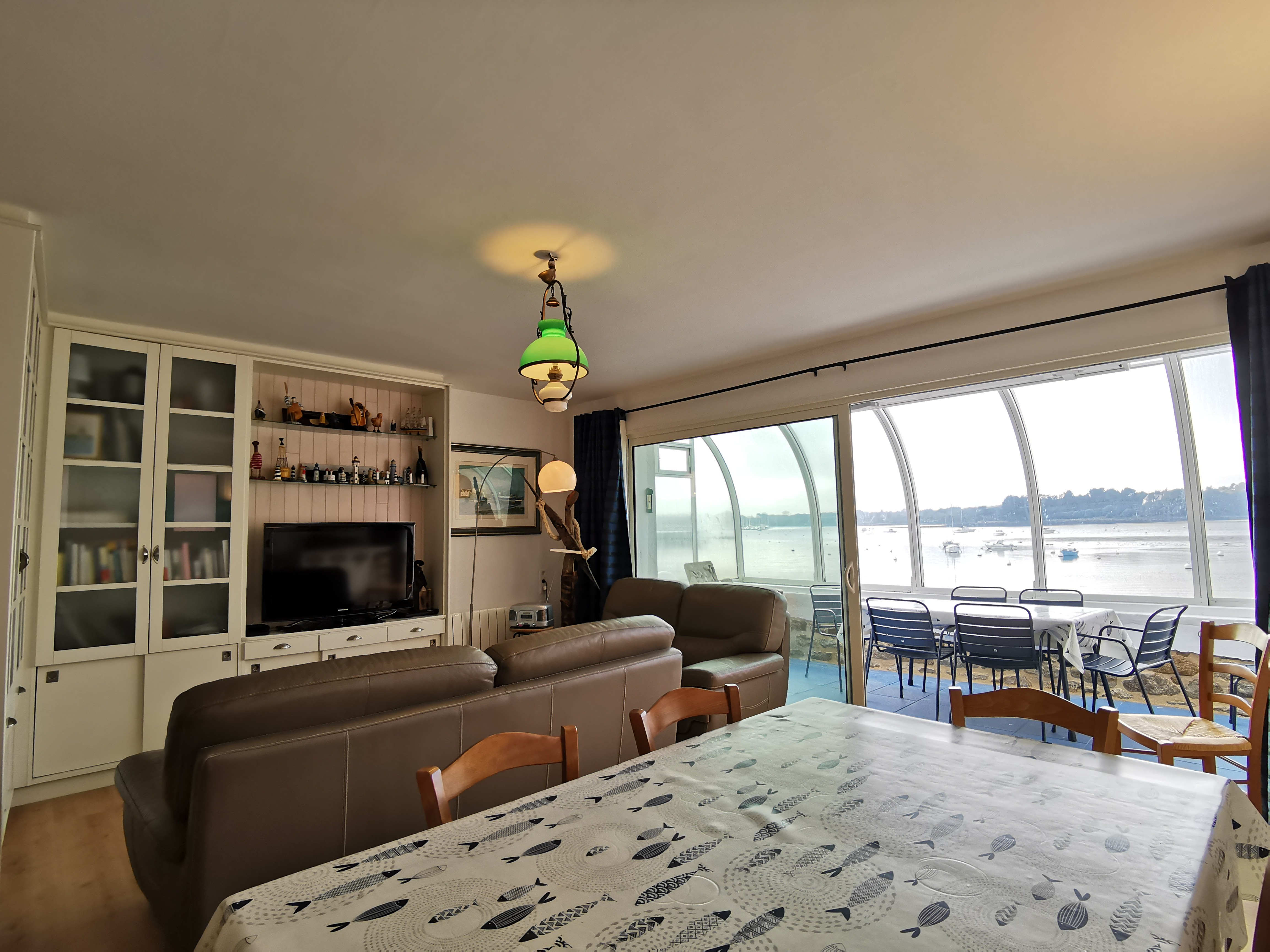 Salon avec TV, accès internet