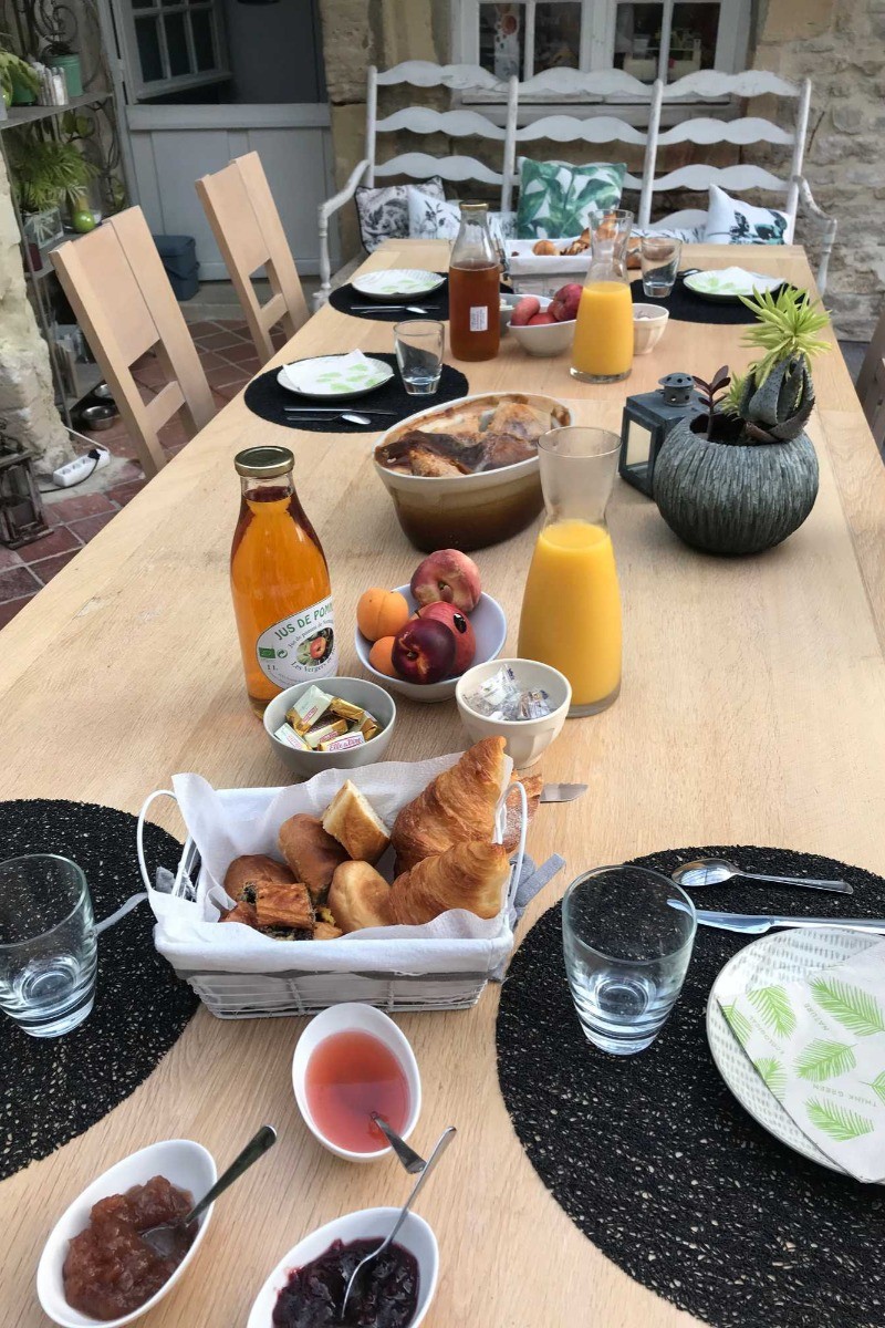 Une petit déjeuner copieux et local