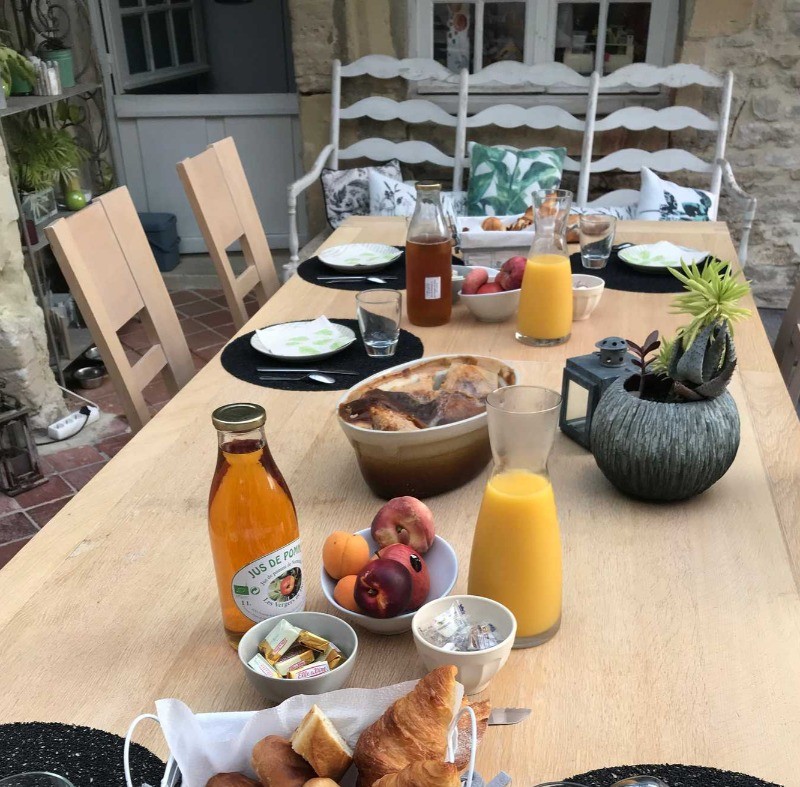 Une petit déjeuner copieux et local