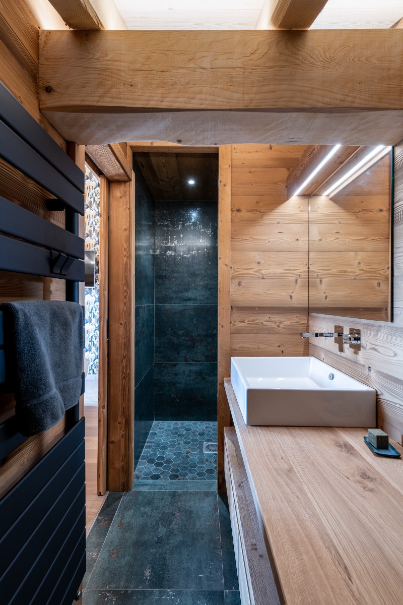 Salle d'eau communicante avec la chambre - Chalet Aigle des Neiges