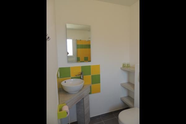 Chambres d'hôtes avec piscine dans le Parc naturel régional du Pilat - Salle d'eau de la Chambre Pomme