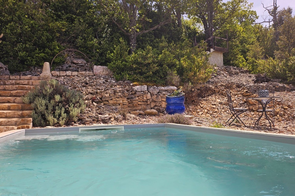 La piscine privée, Gîte le Larès, Domaine la Melette