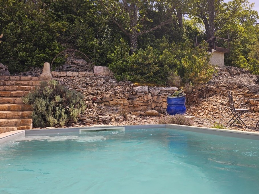 La piscine privée, Gîte le Larès, Domaine la Melette