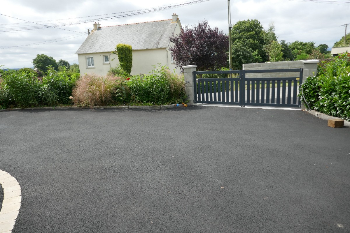 Cour fermée portail électrique, Location Clévacances, Gites 4 personnes ,Logis 1 de Plain Pied