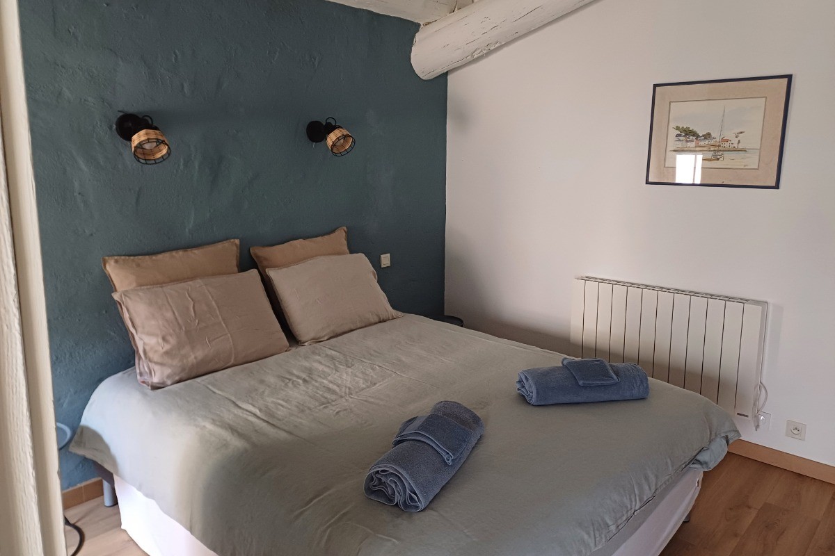 La Bastide de l'Adrech, Gîte des Collines, Chambre bleue, Manosque, Provence.