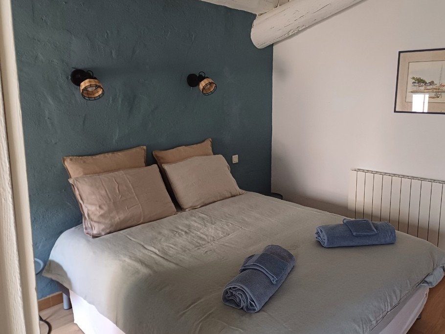 La Bastide de l'Adrech, Gîte des Collines, Chambre bleue, Manosque, Provence.