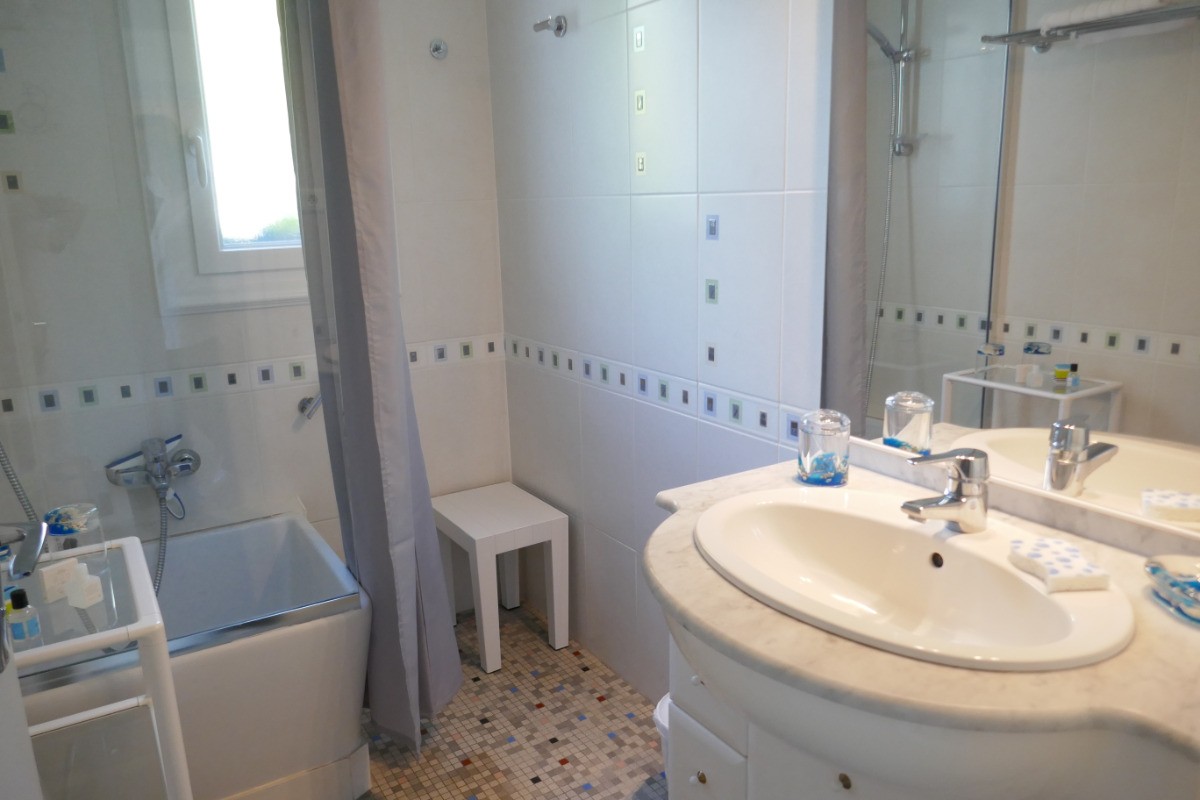 Salle d'eau (WC pièce séparée)