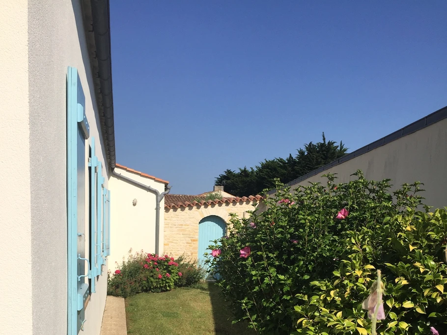 Back of the house – bedroom side