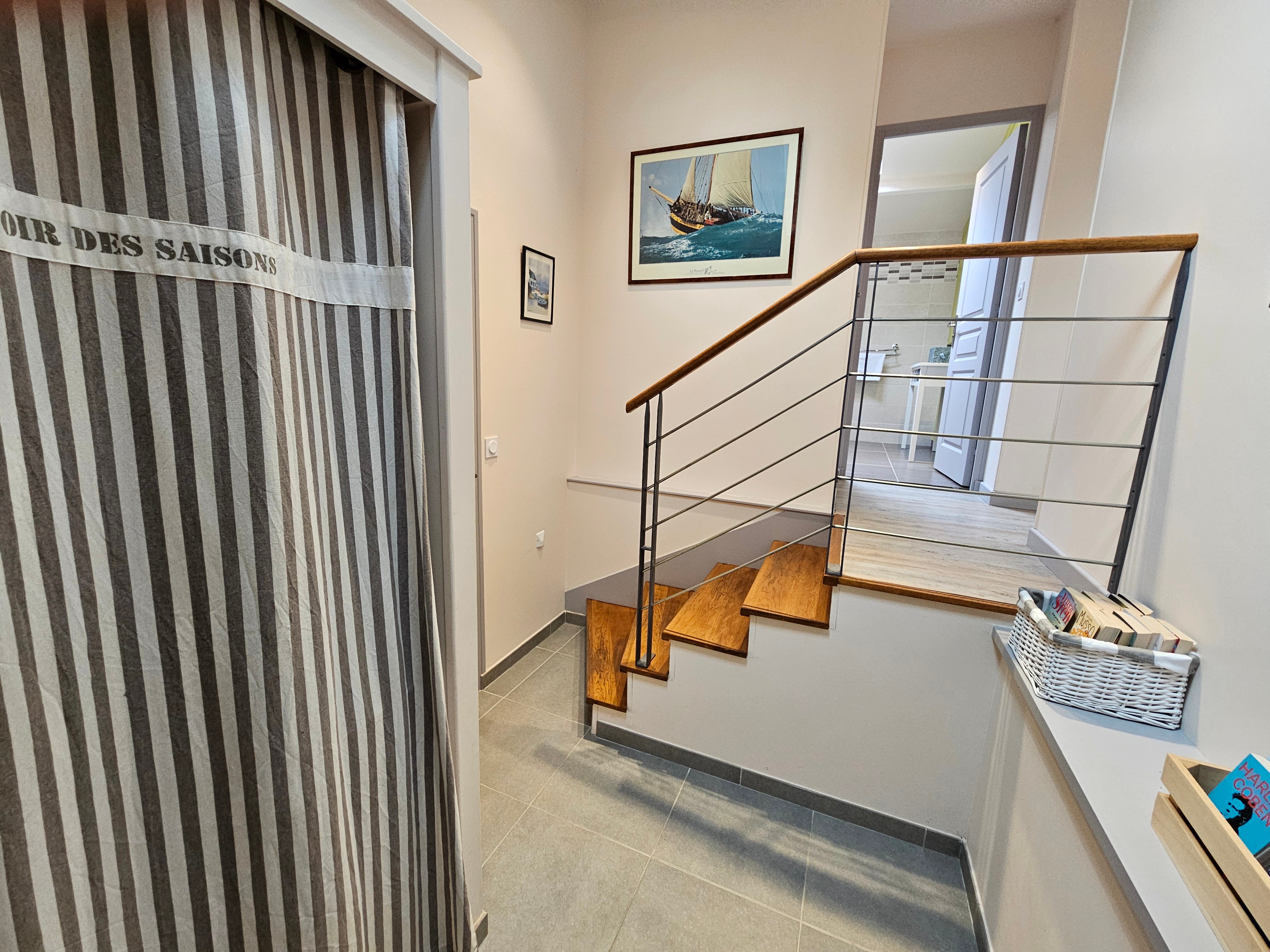 Entrance to the property. A few steps lead up to the different rooms in the holiday rental.