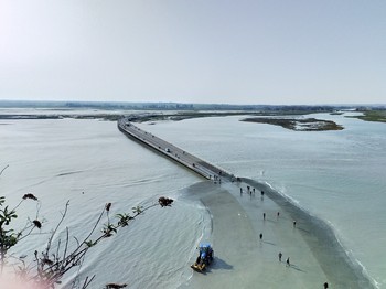 nettoyage passerelle après la marée au Mont Saint Michel 2021