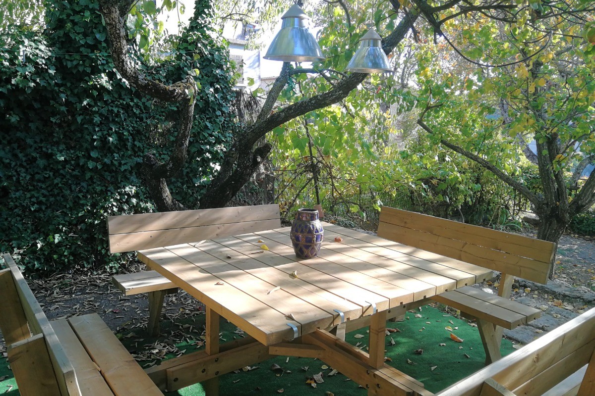 Table à manger extérieure, Les Marronniers, Reillanne