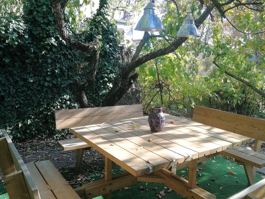Table à manger extérieure, Les Marronniers, Reillanne