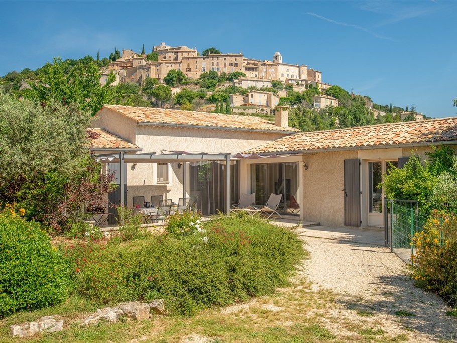 La maison au pied du magnifique village perché de Simiane la Rotonde