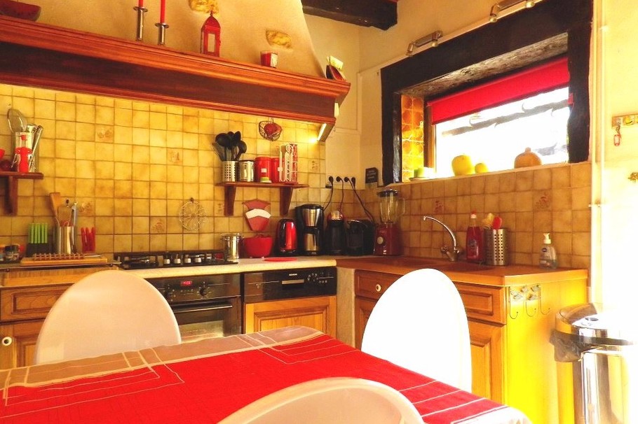 Cuisine super équipée, accès à deux terrasses