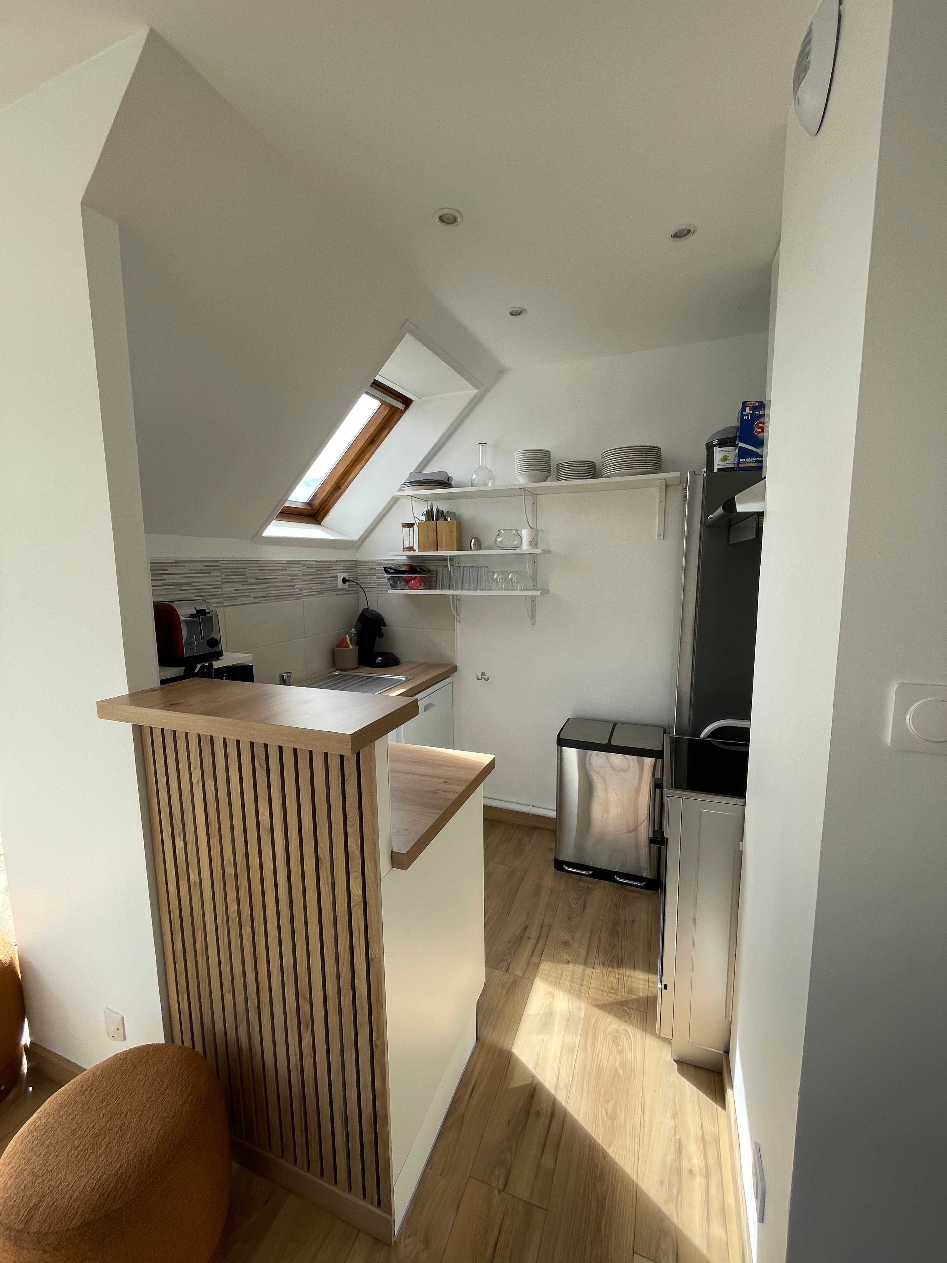 FULLY EQUIPPED KITCHEN - 12 PLACE DISHWASHER - LARGE FRIDGE-FREEZER COMBO