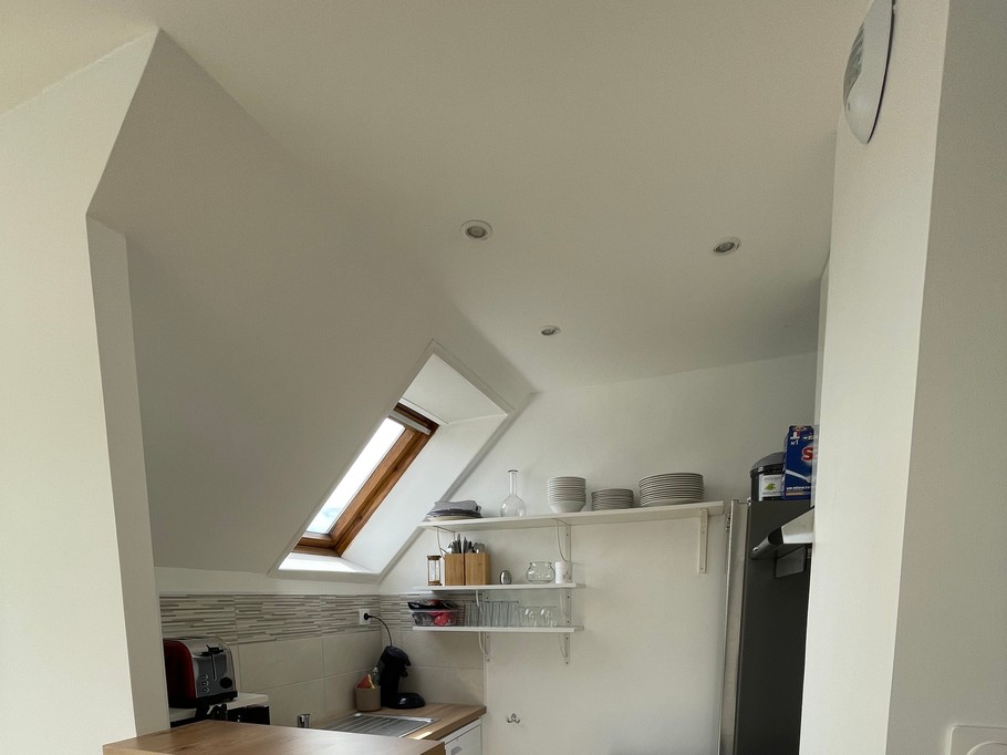 CUISINE TOTALEMENT ÉQUIPÉE-LAVE VAISSELLE 12 COUVERTS - GRAND COMBINÉ FRIGO-CONGELATEUR