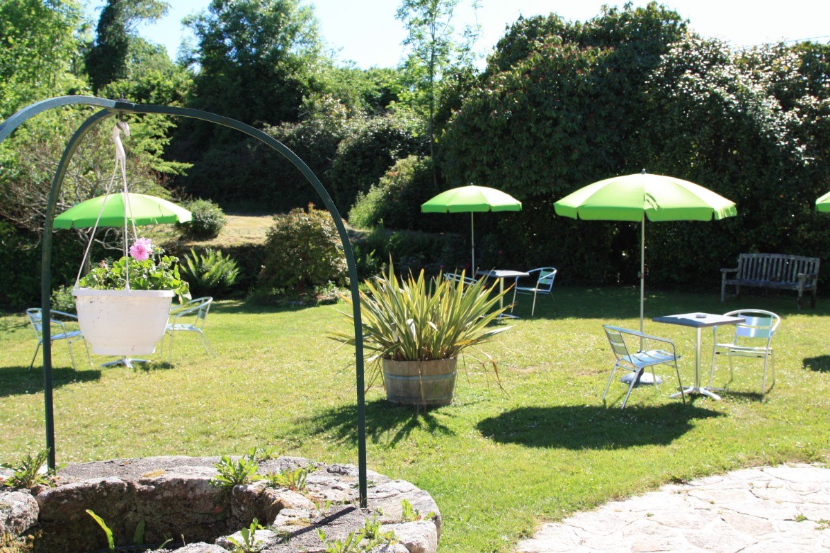 Jardin et terrasse commun gites et chambres d'hôtes