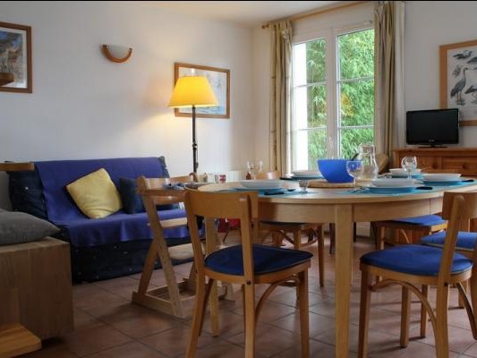 Bright living room, La Guillaumette, "La Spatule" gîte in Fouras, Charente maritime