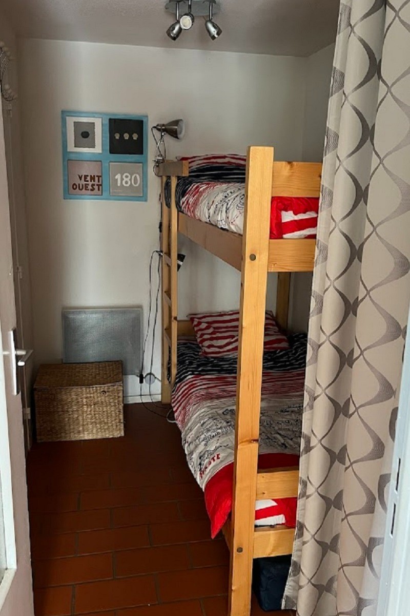 Chambre cabine avec deux lits superposés