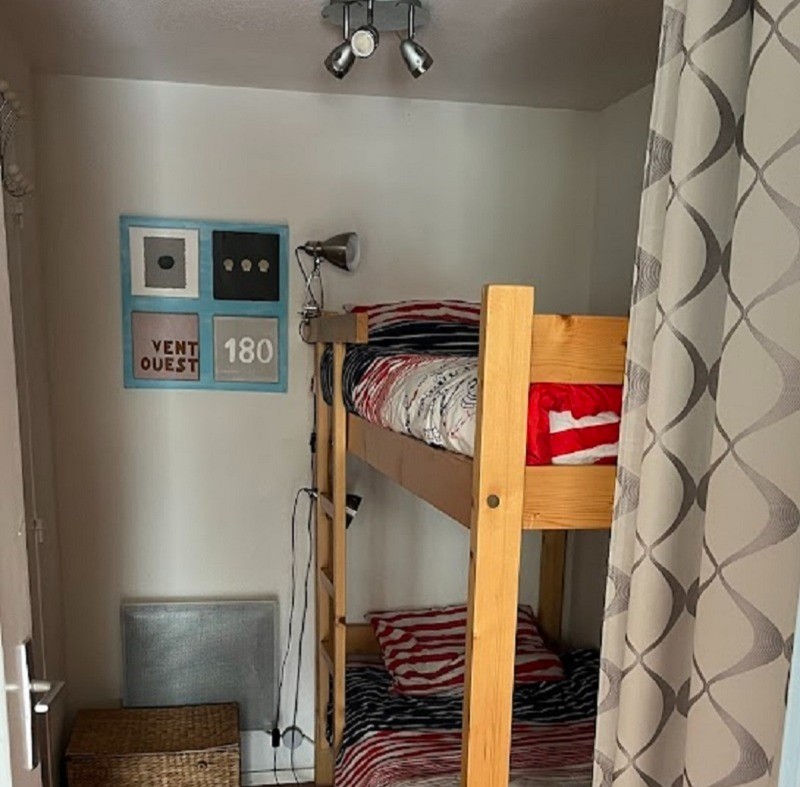 Chambre cabine avec deux lits superposés