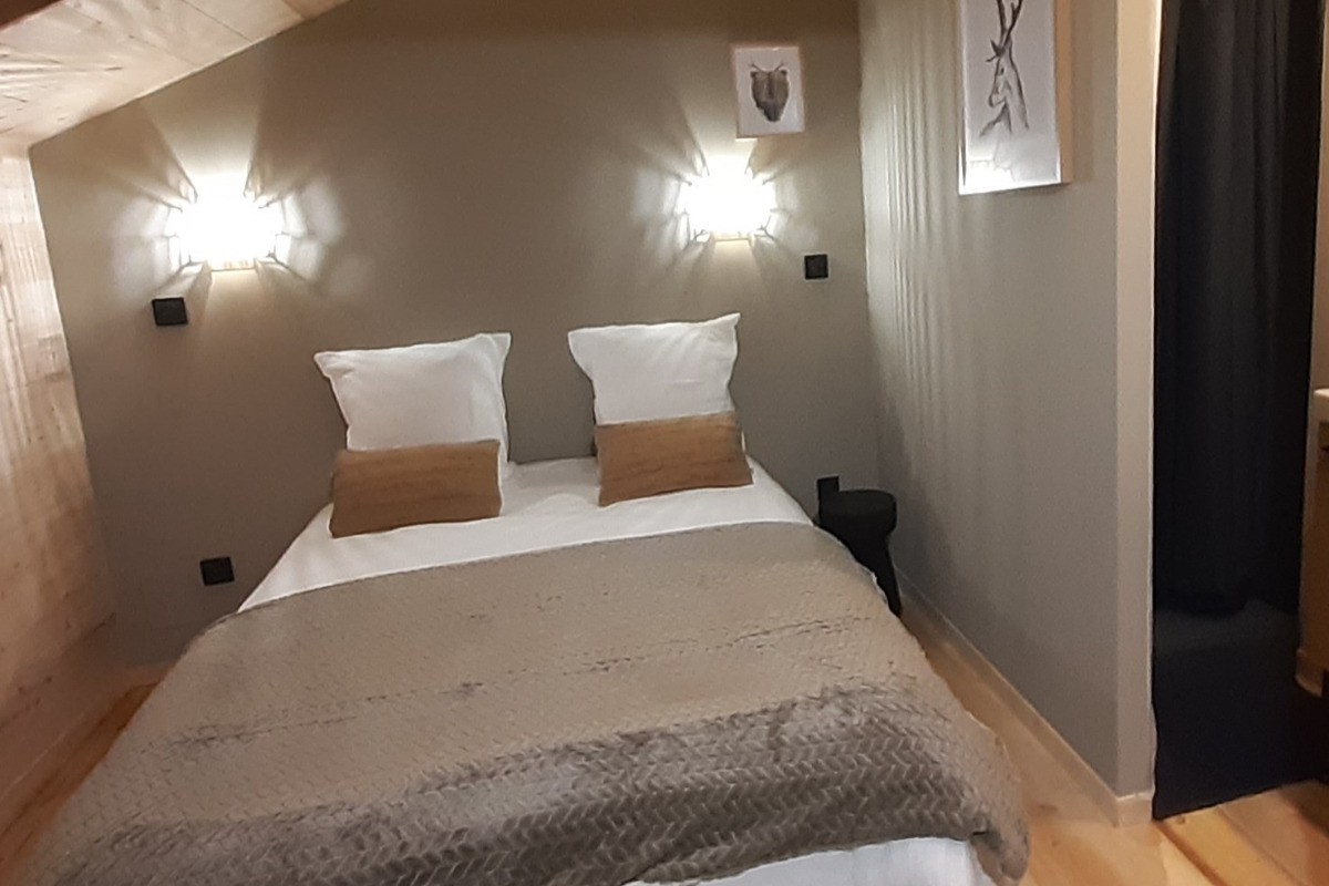 chambre lit 140 avec salle de douche