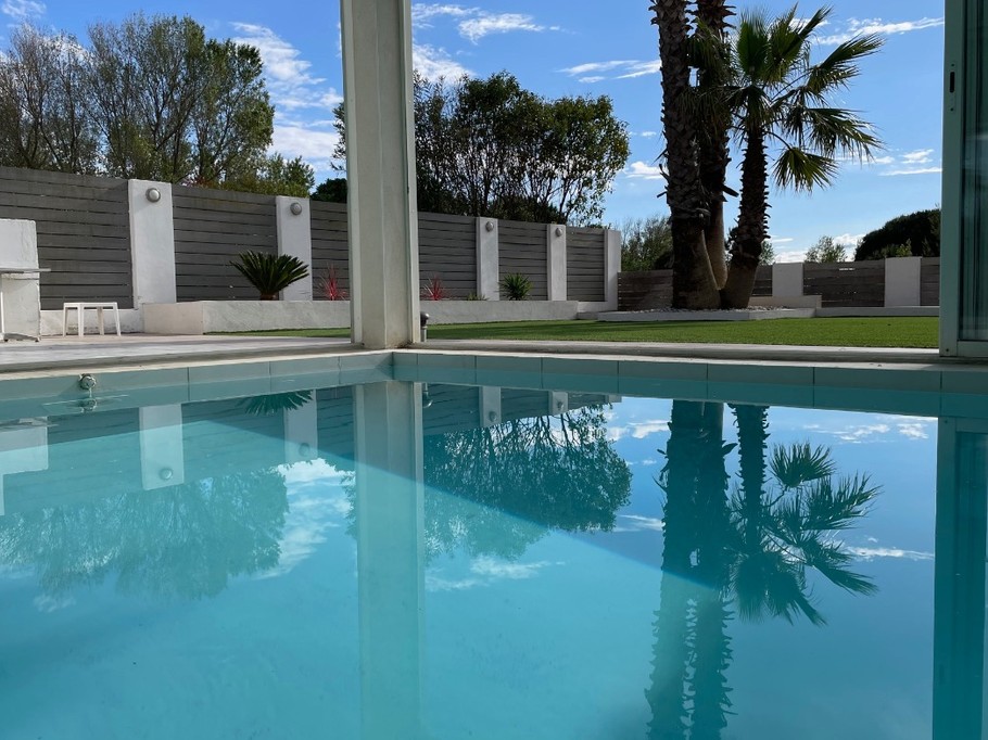 Piscine chauffée et couverte – Villa avec piscine à La Grande Motte