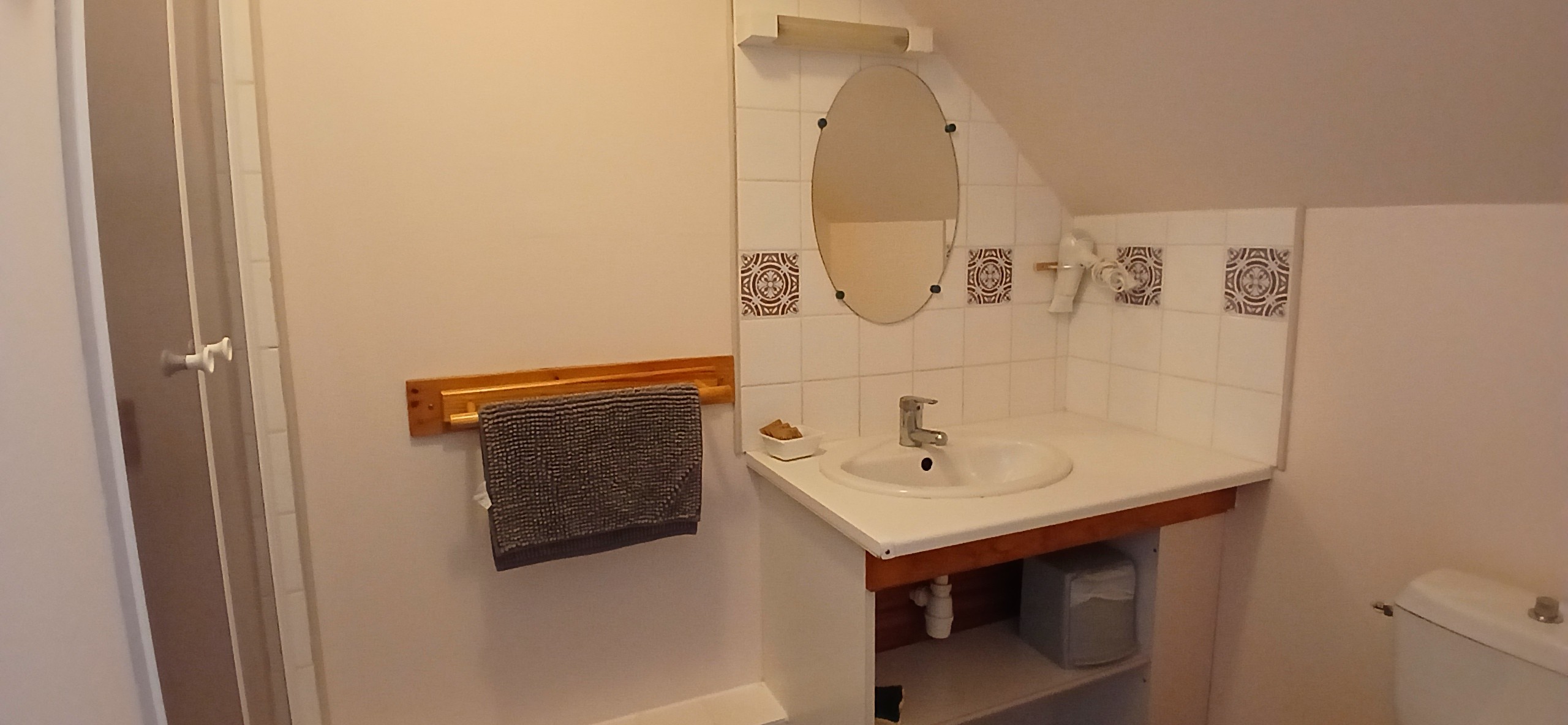 Gîte "Mont Carmel" : Shower rooms / Bathrooms in each room